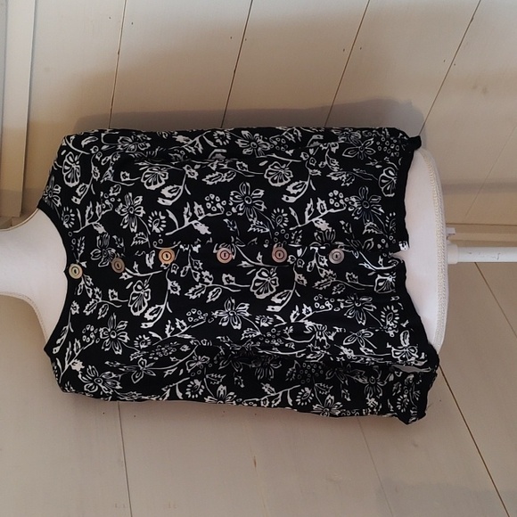 Very Vineyard Rayon Button Top XL. Soft And Versatile. Dress Up Or Down - Picture 1 of 5